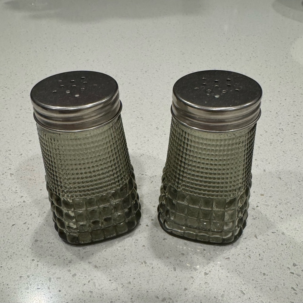 Textured Glass Salt& Pepper shaker